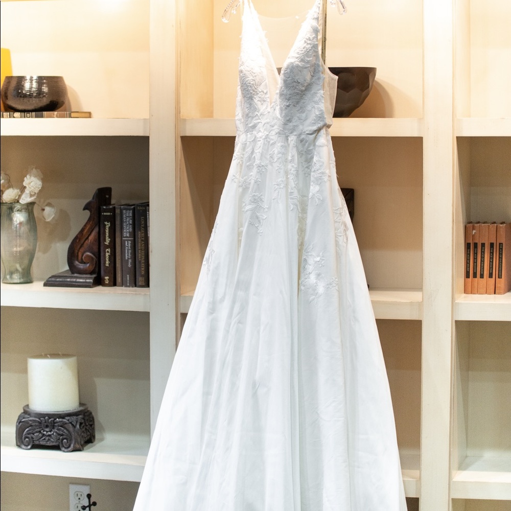 LOVELY EDEN GOWN BY JENNY YOO